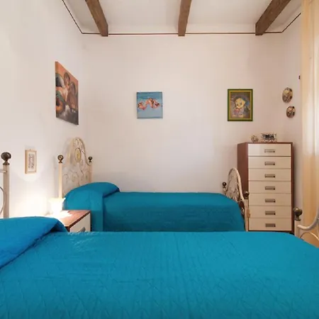 Casa Vacanza Giulia & Sara Torre Lapillo